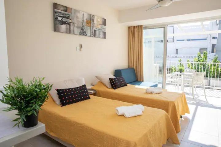 Harbour Lights Studio Apartments Paphos 外观 照片