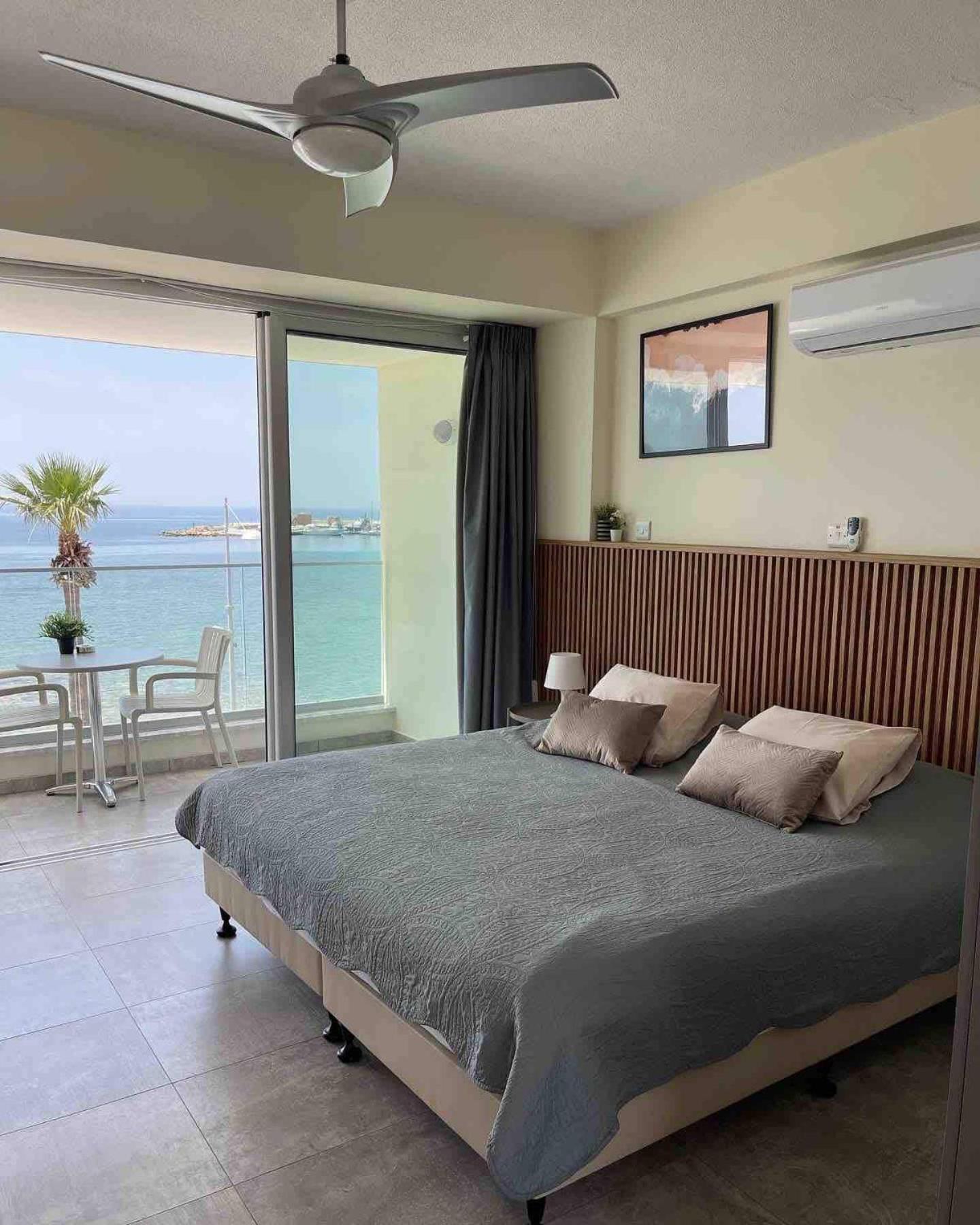 Harbour Lights Studio Apartments Paphos 外观 照片